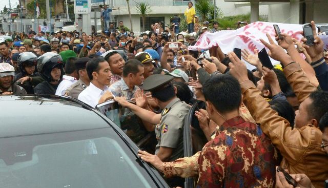 Presiden Jokowi Kunjungi Pengungsi Erupsi Gunung Sinabung